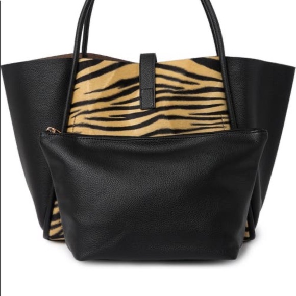 UN BILLION Large Zebra striped tote bag π€ - Picture 2 of 7